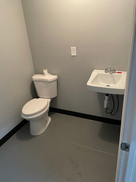 More Photos Of 9870 Lee Road 240, Phenix City General Retail For Lease