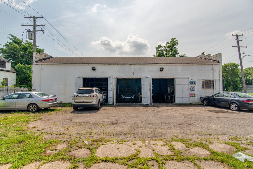 More Photos Of 5788 Van Dyke St, Detroit Auto Repair For Sale