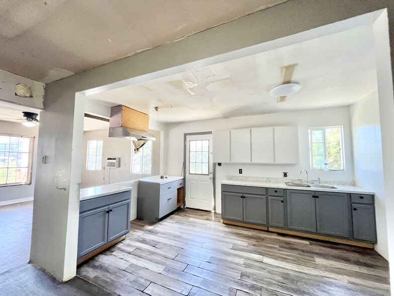 More Photos Of 2513 Connie Dr, Sacramento Freestanding For Sale