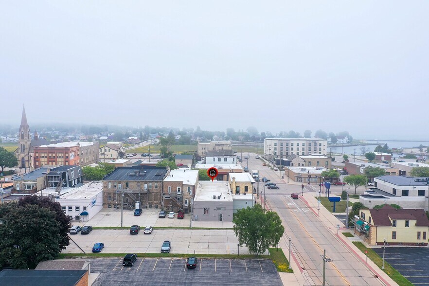 More Photos Of 1604 Washington St, Two Rivers Storefront For Sale