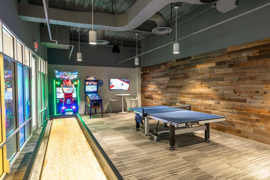 More Photos Of 1930 Innovation Way, Libertyville Manufacturing For Lease