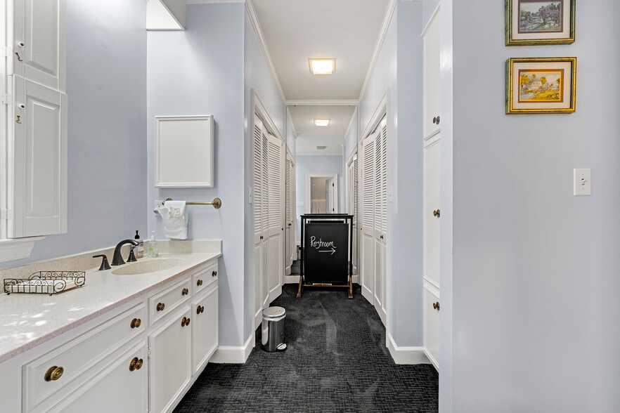 More Photos Of 132 E College St, Griffin Hospitality For Sale