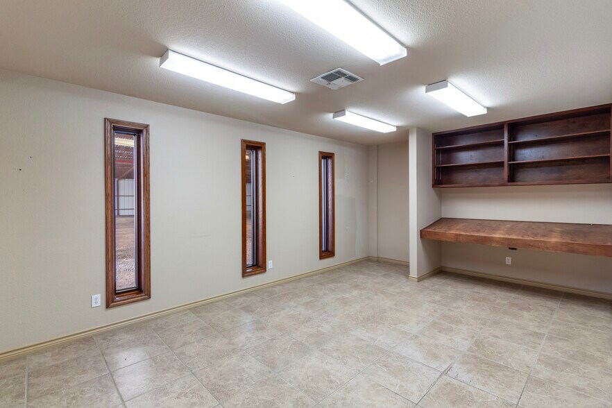 More Photos Of 3838 Endeavor Loop, Bryan Industrial For Lease