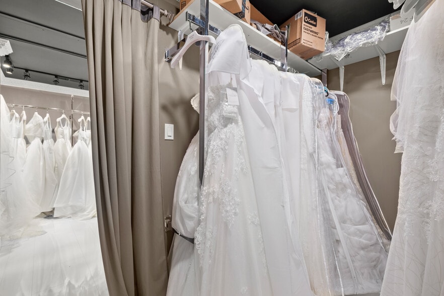 More Photos Of 7700 N Lamar Blvd, Austin Storefront Retail Office For Sale