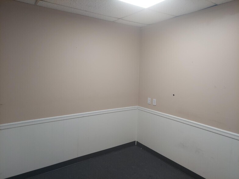 More Photos Of 180 E Burgess Rd, Pensacola Office For Lease