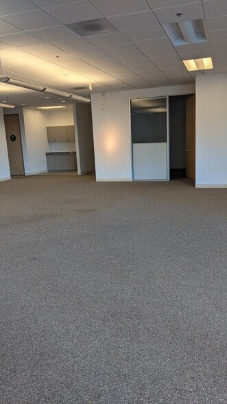 More Photos Of 860 Harbour Way S, Richmond Flex For Lease