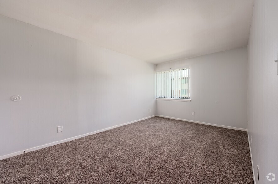 More Photos Of 510 Elk Dr, Kokomo Apartments For Sale