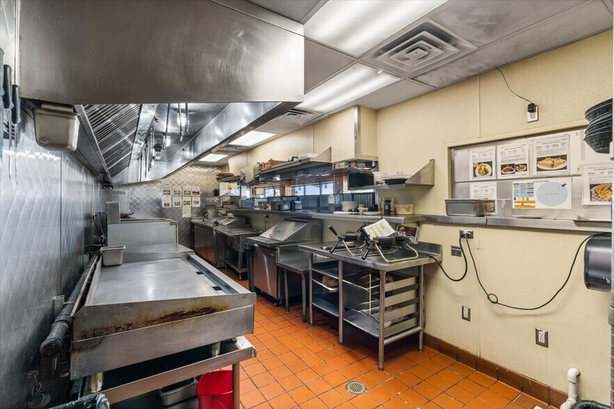 More Photos Of 2673 Mount Vernon Ave, Bakersfield Restaurant For Sale