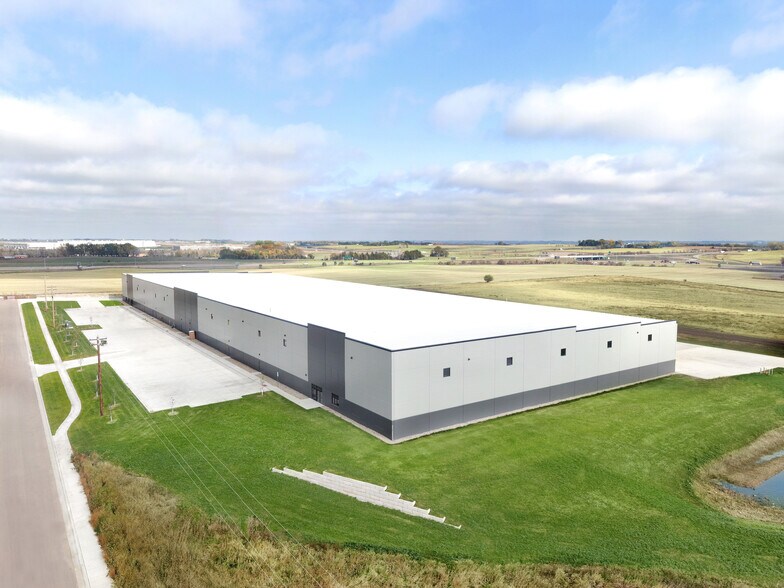 More Photos Of 5400 Career, Sioux Falls Manufacturing For Lease