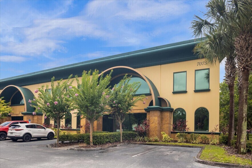 More Photos Of 6881 Kingspointe Pky, Orlando Business Park For Lease
