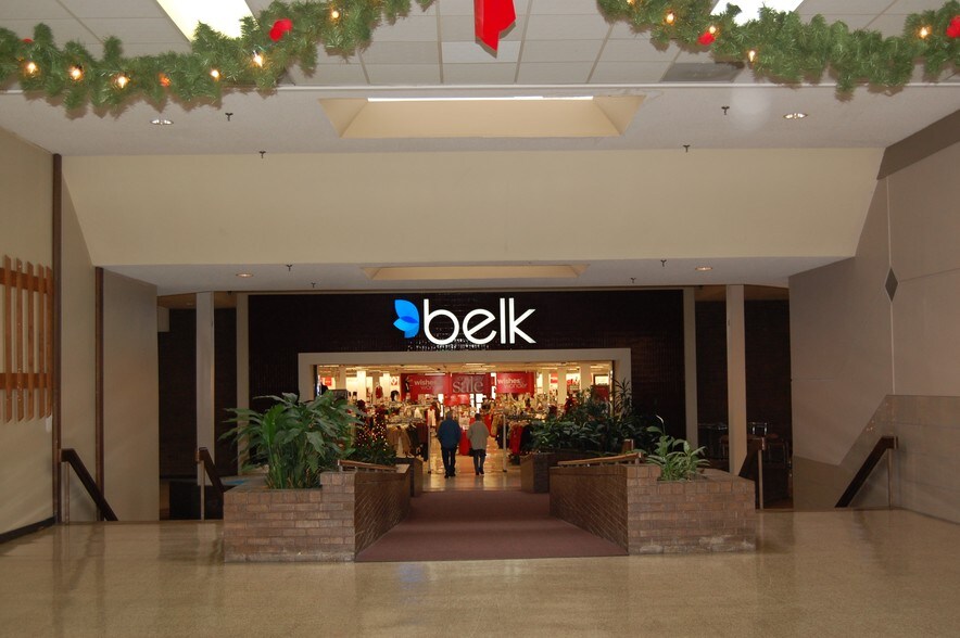 More Photos Of 1 Claypool Hill Mall, Cedar Bluff Unknown For Lease