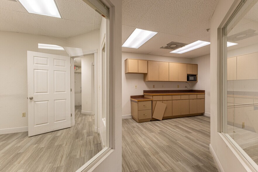 More Photos Of 3049 Cleveland Ave, Fort Myers Medical For Sale