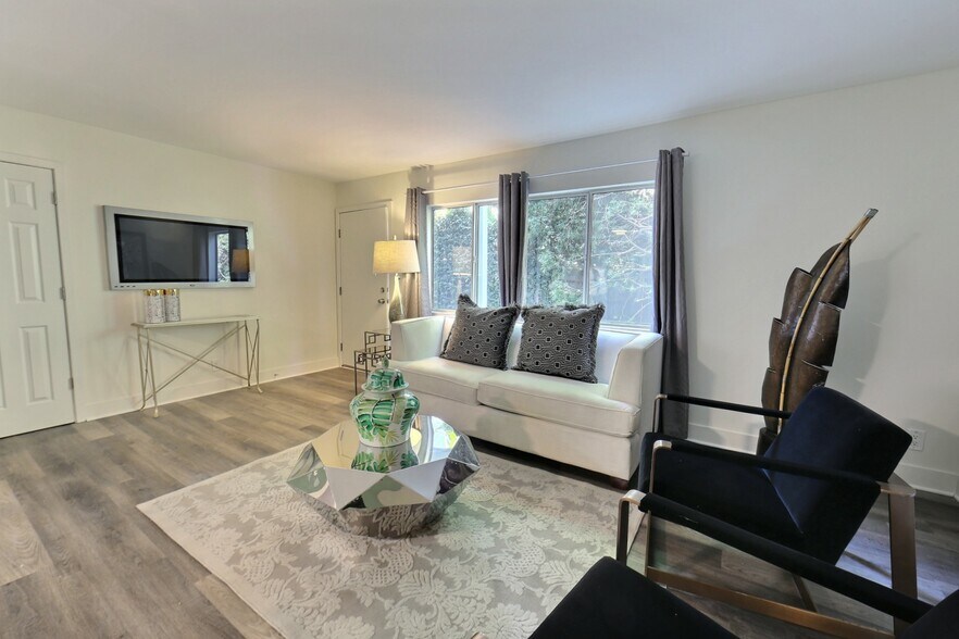 More Photos Of 534 Broadway St, Venice Apartments For Sale