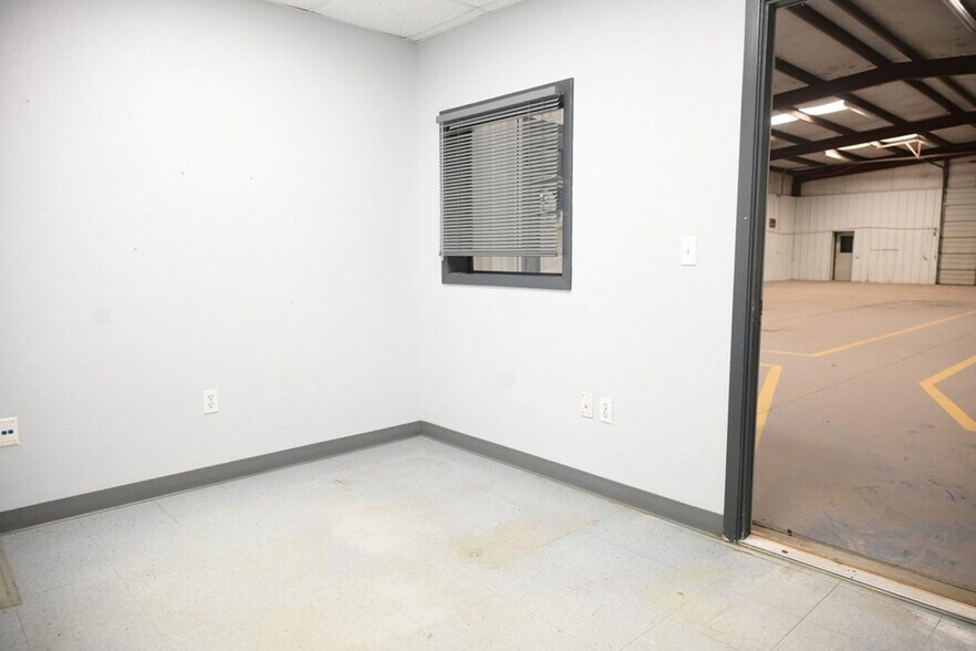 More Photos Of 3611 E State Highway 158, Midland Manufacturing For Sale