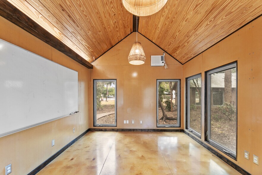 More Photos Of 638 Tillery St, Austin Office For Sale