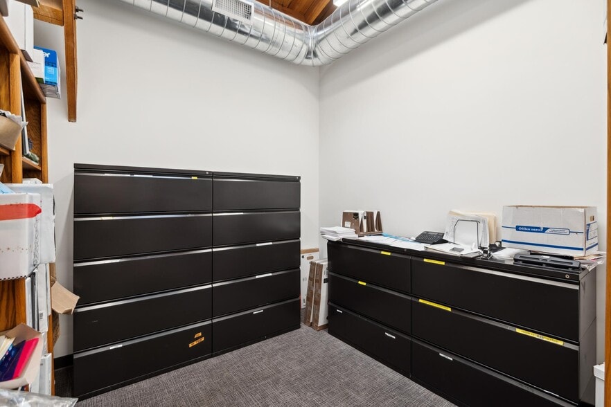 More Photos Of 1000 Calcot Pl, Oakland Warehouse For Lease