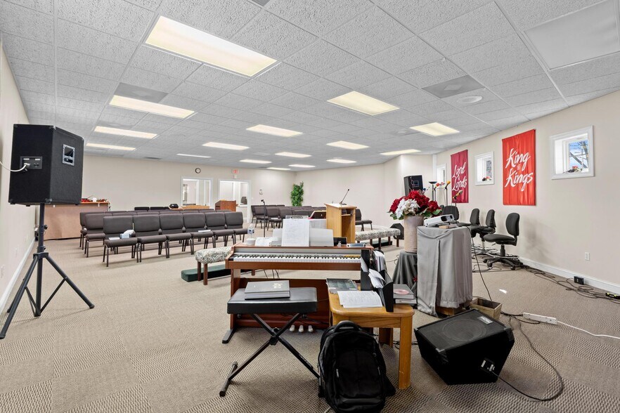 More Photos Of 6540 Brevard Rd, Etowah Office For Sale