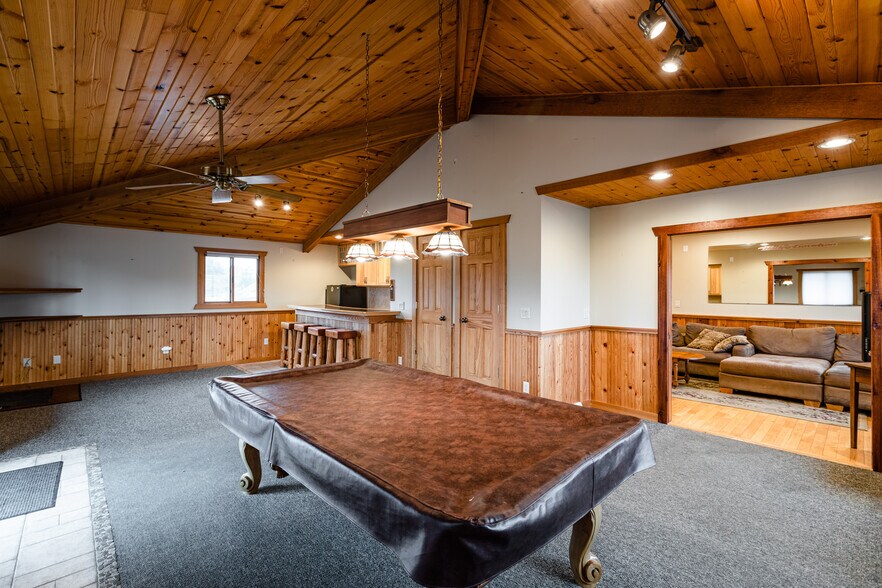 More Photos Of 1613 Chase St, La Crosse Showroom For Lease