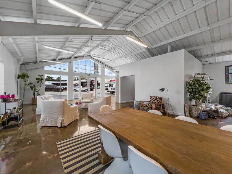 More Photos Of 2330 Langford St, Dallas Storefront For Sale