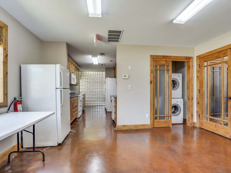 More Photos Of 4004 E Hwy 290, Dripping Springs Medical For Sale