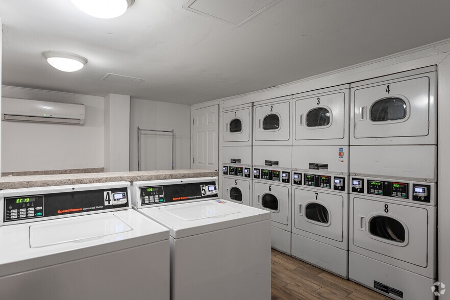 More Photos Of 5240 N Sheridan Rd, Chicago Apartments For Lease