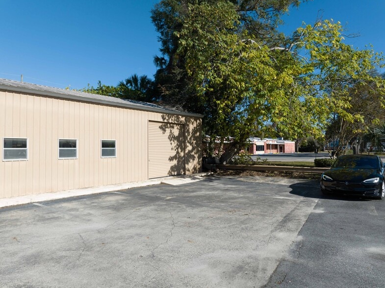 More Photos Of 319 E Howard St, Live Oak Storefront Retail Office For Sale