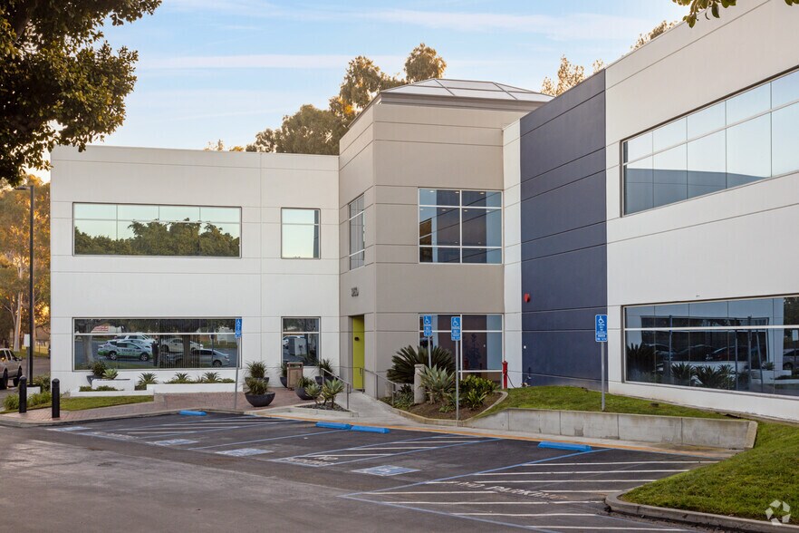 More Photos Of 3950 Paramount Blvd, Lakewood Office For Lease