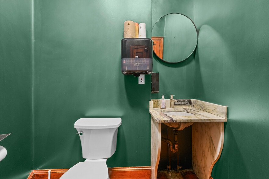 More Photos Of 488 South St, Hyannis Restaurant For Sale