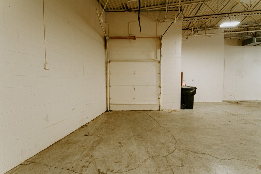 More Photos Of 5575-5599 W 78th St, Edina Research And Development For Lease