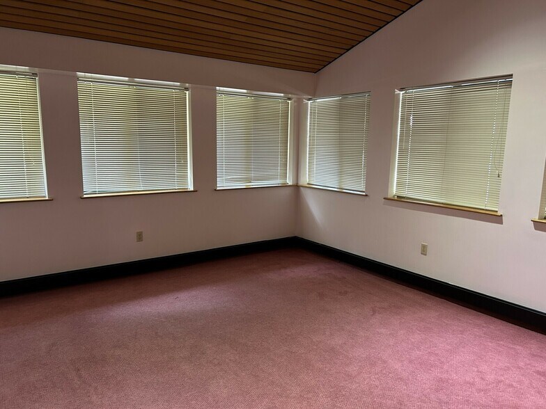 More Photos Of 5 Wally Krueger Way, Bridgewater Daycare Center For Lease