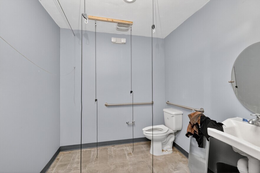 More Photos Of 3073 NE 37th Pl, Wildwood Industrial For Sale
