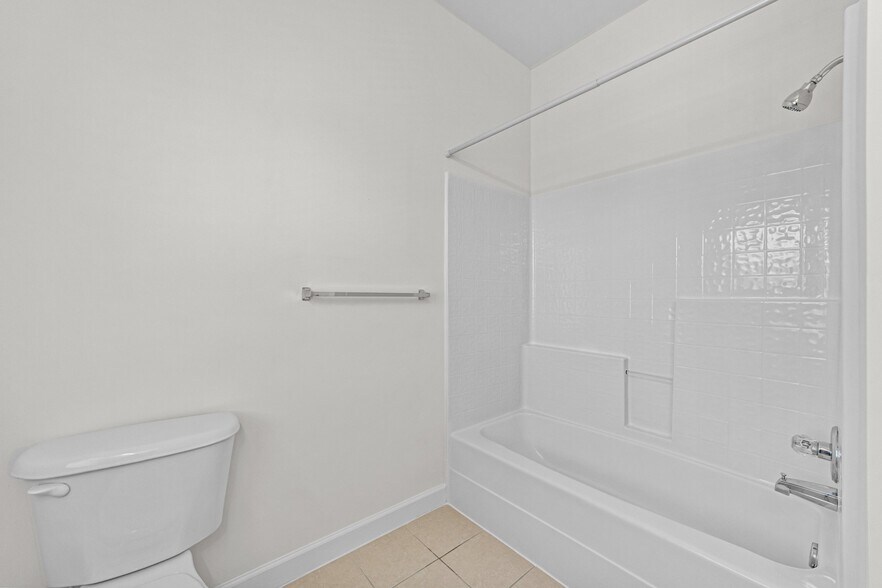 More Photos Of 2007 Baltic Ave, Virginia Beach Apartments For Sale