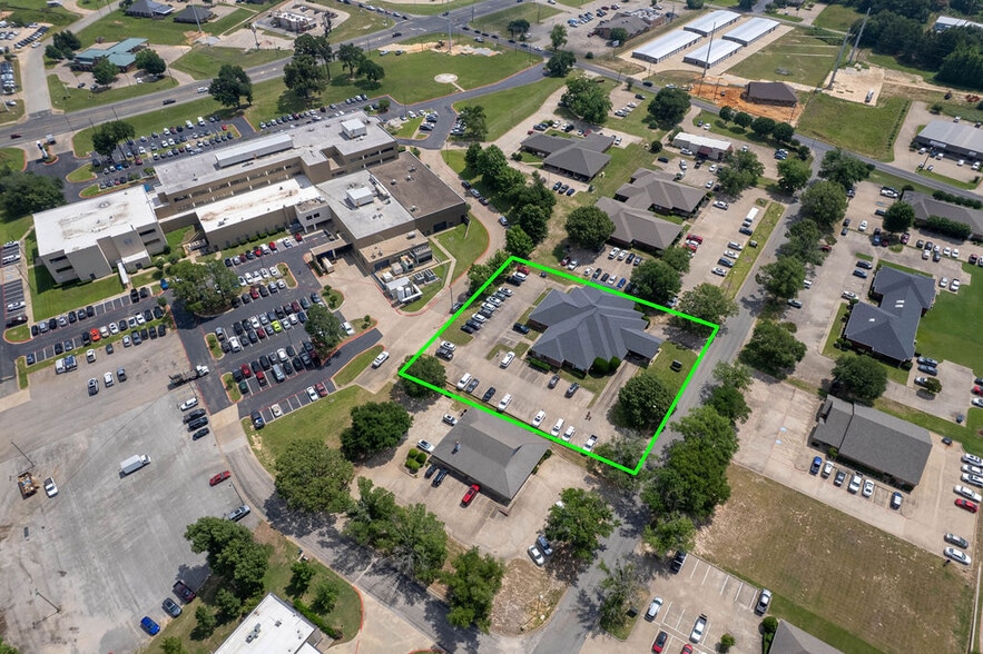 More Photos Of 123 Medical Dr, Palestine Healthcare For Sale