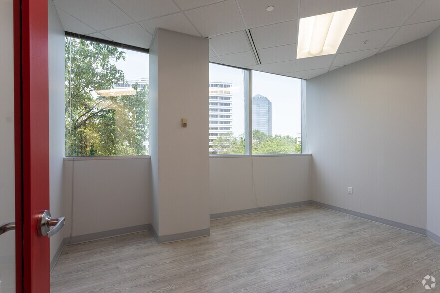 More Photos Of 8609 Westwood Center Dr, Vienna Office For Lease