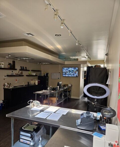 More Photos Of 14000 Ventura Blvd, Sherman Oaks Freestanding For Sale