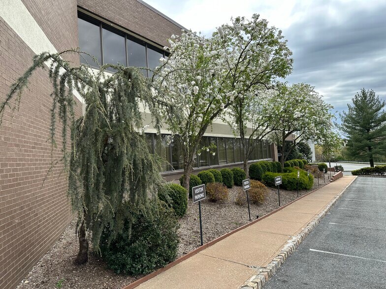 More Photos Of 6 Arrow Rd, Ramsey Office For Lease