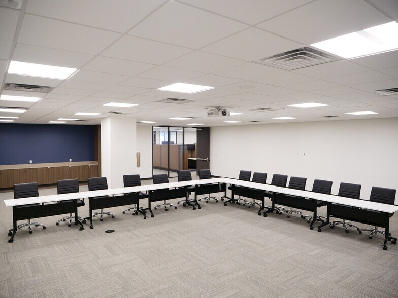 More Photos Of 306 W 7th St, Fort Worth Office For Lease