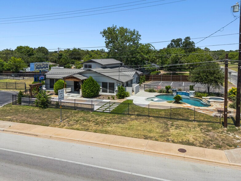 More Photos Of 2300 W Parmer Ln, Austin Freestanding For Sale