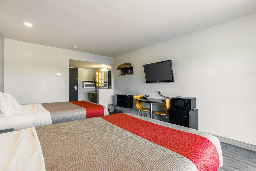 More Photos Of 1350 W Main St, Barstow Hotel For Sale