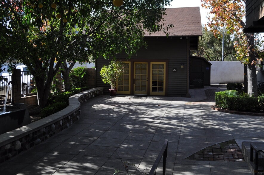 Primary Photo Of 65-69 N Catalina Ave, Pasadena Loft Creative Space For Lease