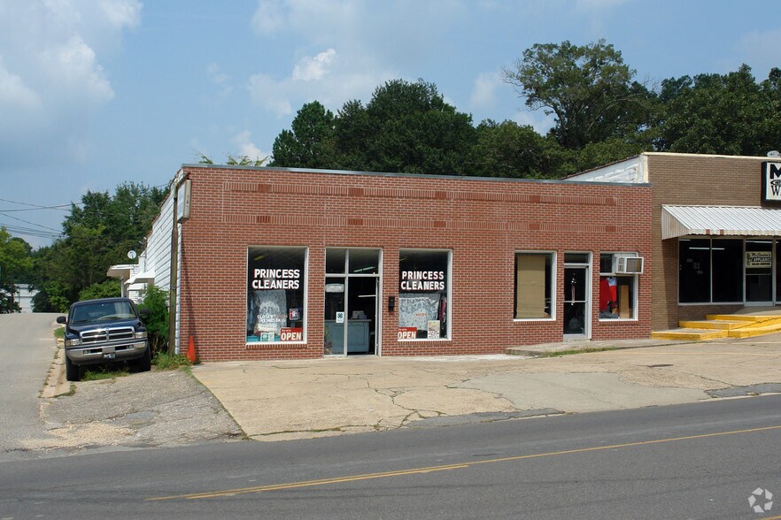 Primary Photo Of 817 W South St, Benton Freestanding For Lease