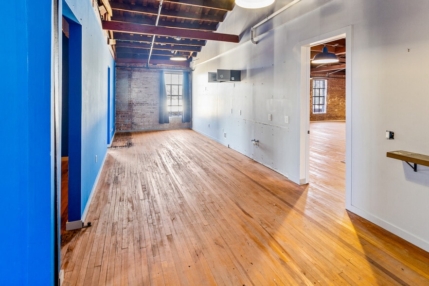 More Photos Of 122 E Laurel St, Mullins Industrial For Sale