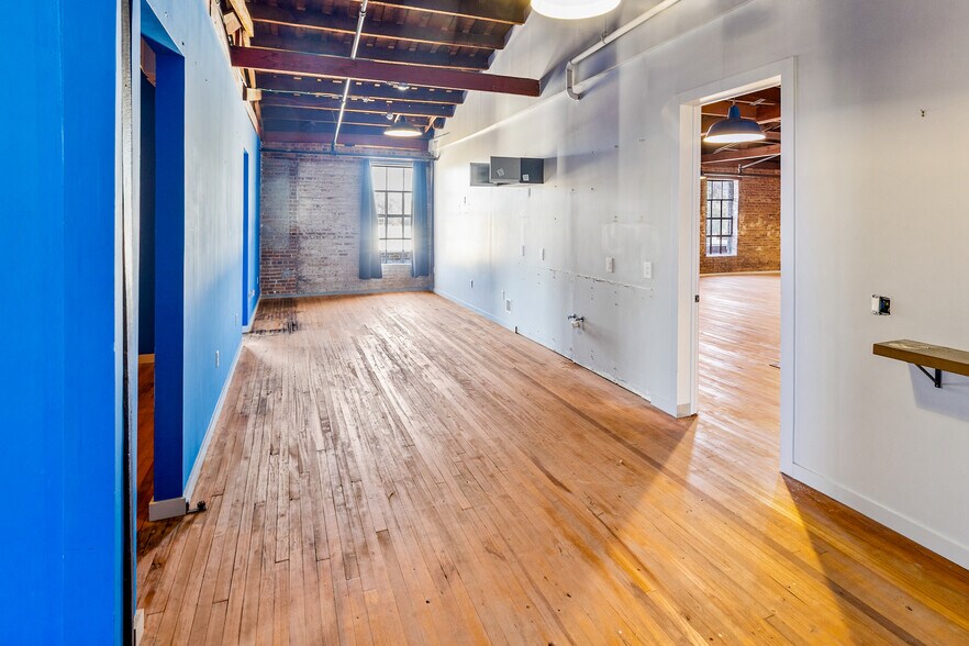 More Photos Of 122 E Laurel St, Mullins Industrial For Sale