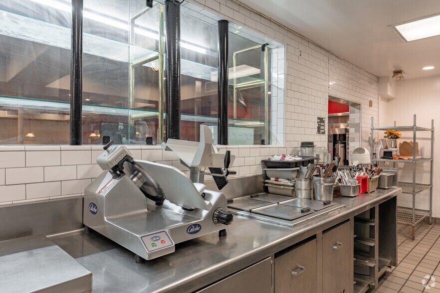 More Photos Of 534 S Myrtle Ave, Monrovia Restaurant For Lease