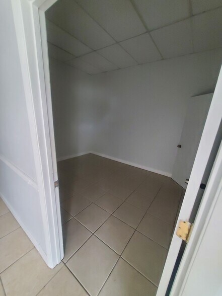 More Photos Of 5303 E Colonial Dr, Orlando Unknown For Lease