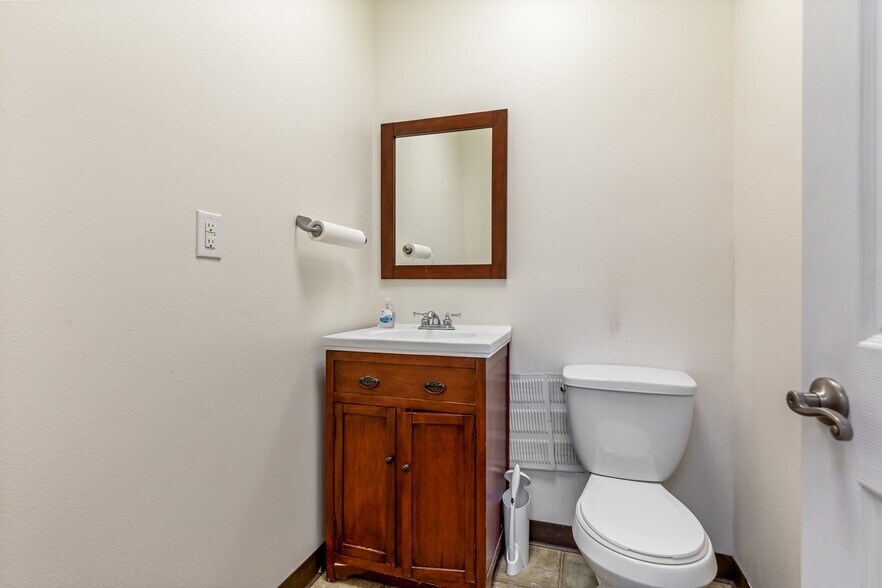 More Photos Of 516-522 Benham St, Bonne Terre Office For Lease