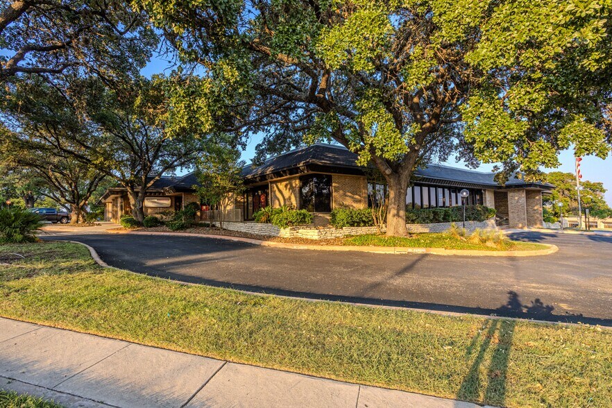 More Photos Of 3355 Cherry Ridge St, San Antonio Office For Lease