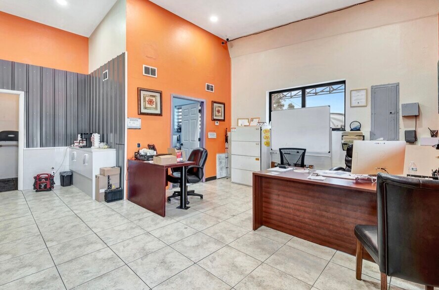 More Photos Of 3000 N Washington Blvd, Sarasota Auto Dealership For Sale