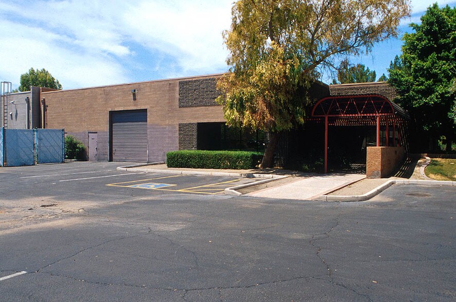 More Photos Of 3901 E Roeser Rd, Phoenix Distribution For Lease