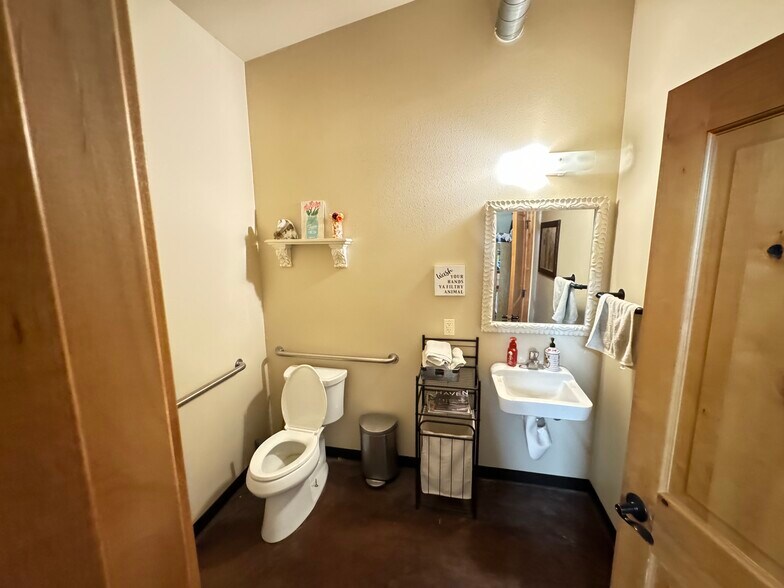 More Photos Of 911 19th Ave, Oroville Freestanding For Sale